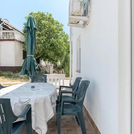 Branko Apartmán Povljana